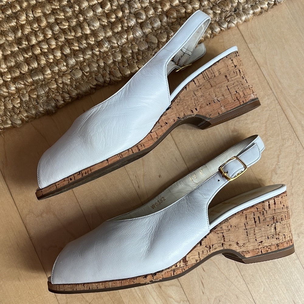 Vintage Bruno Magli white leather slingback heels with cork soles, size 6.5 C - Picture 4 of 11
